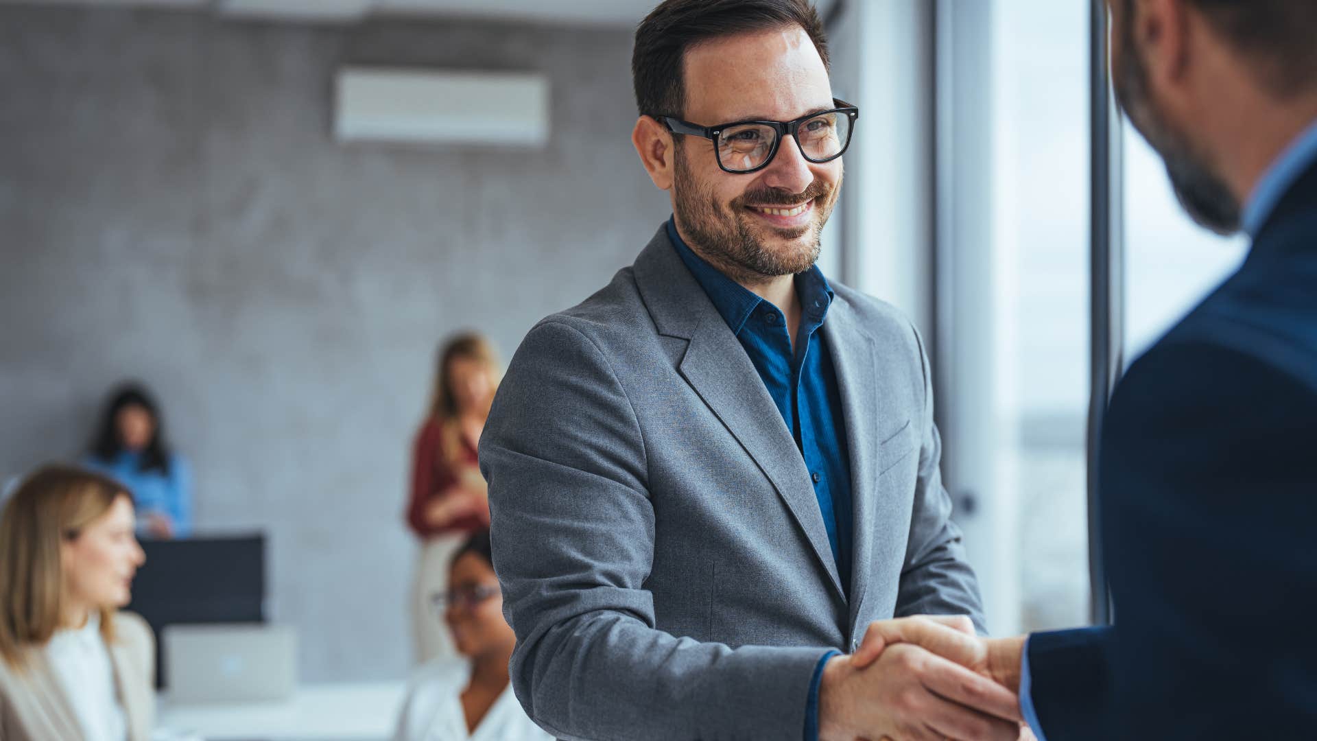 Man who is good at small talk tells his colleague something is interesting